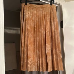 Accordion skirt by Halogen. Size 6P.